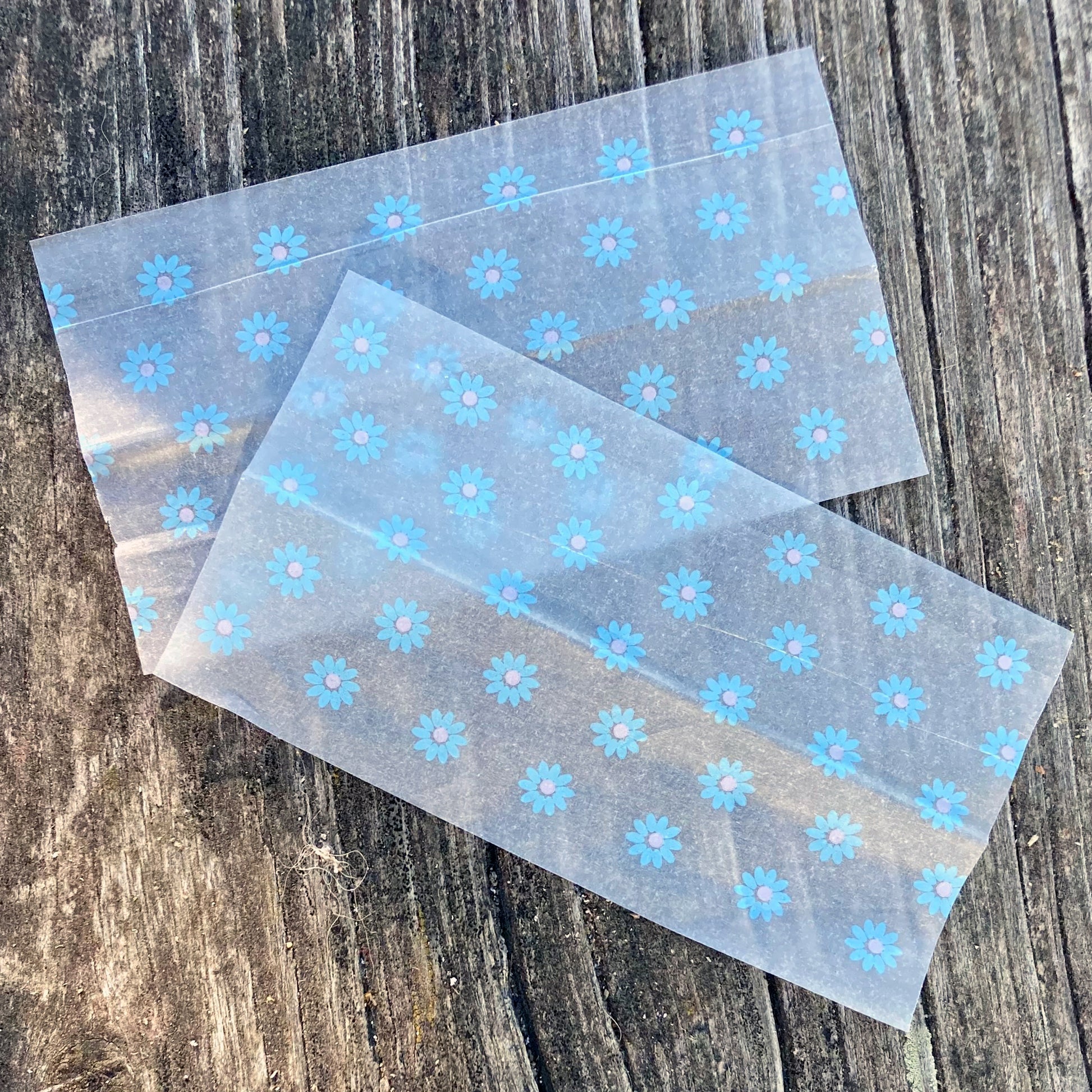 Pollyanna Papers: blue floral papers. These designer rolling papers are girly, pretty, vegan, cute, cool, standard size, high quality, even burn, natural dyes, best tasting, slow burn.