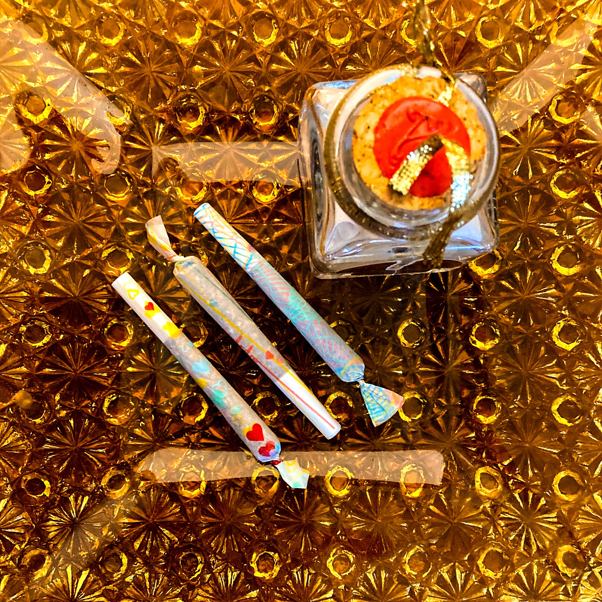 Set of 3 heart themed papers. These designer rolling papers are girly, pretty, vegan, cute, cool, standard size, high quality, even burn, natural dyes, best tasting, slow burn.