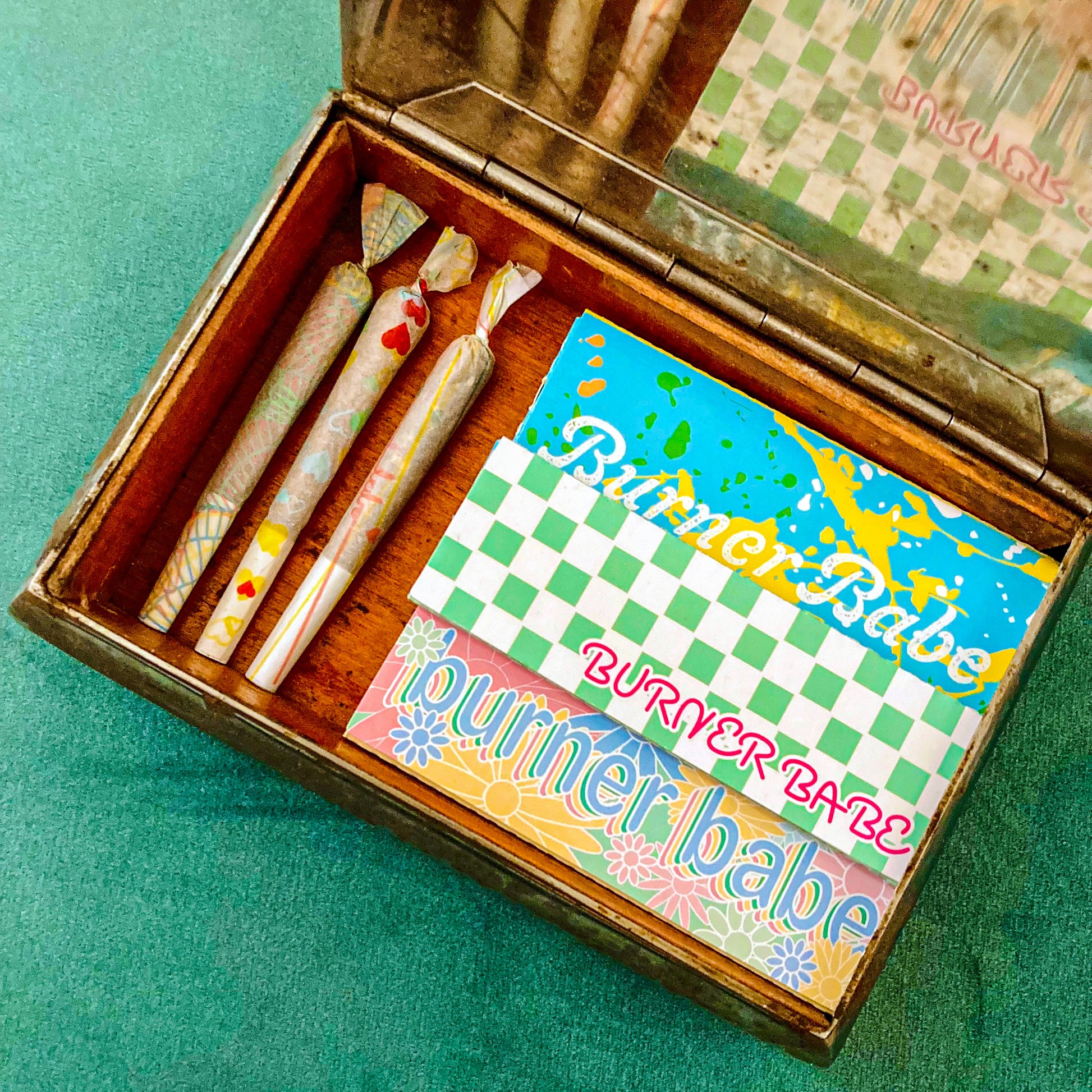 Set of 3 heart themed papers. These designer rolling papers are girly, pretty, vegan, cute, cool, standard size, high quality, even burn, natural dyes, best tasting, slow burn.