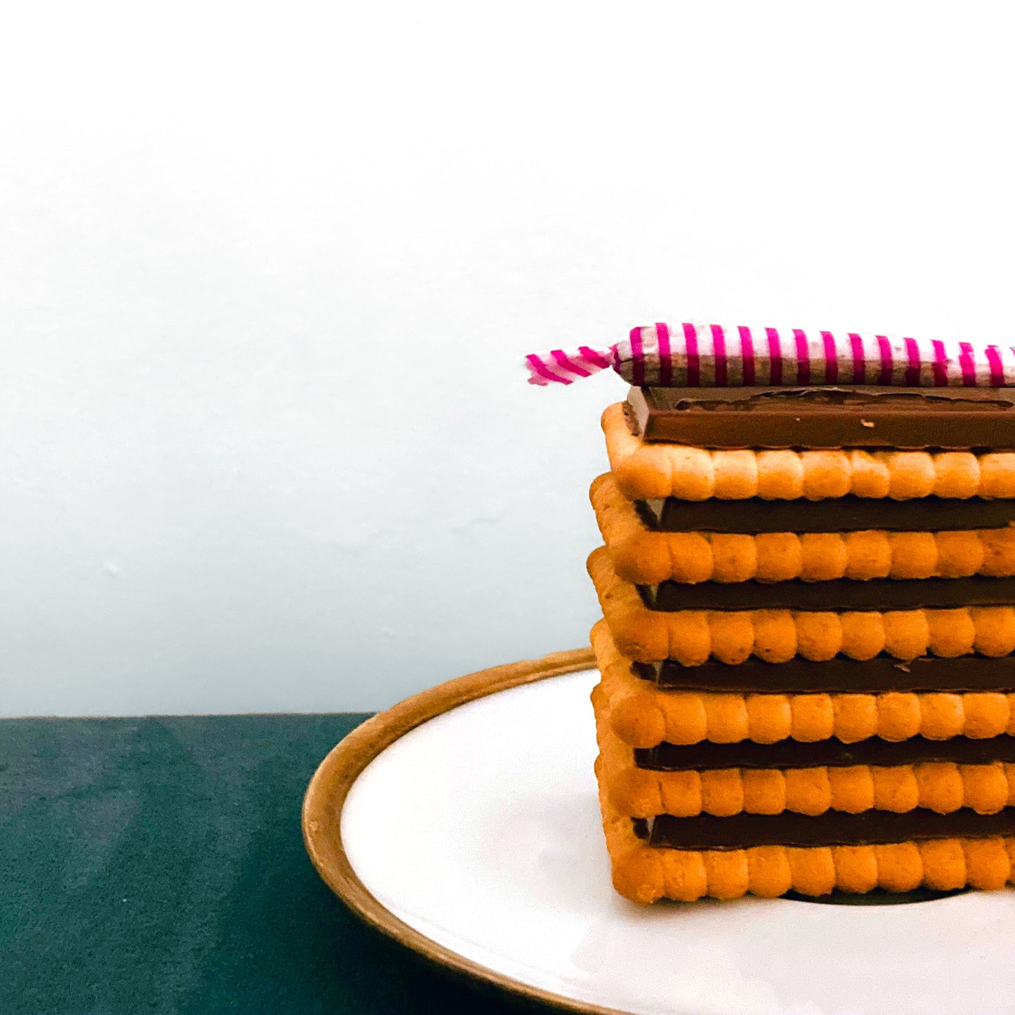 The Poseur Papers: magenta striped rolling papers. These designer rolling papers are girly, pretty, vegan, cute, cool, standard size, high quality, even burn, natural dyes, best tasting, slow burn.