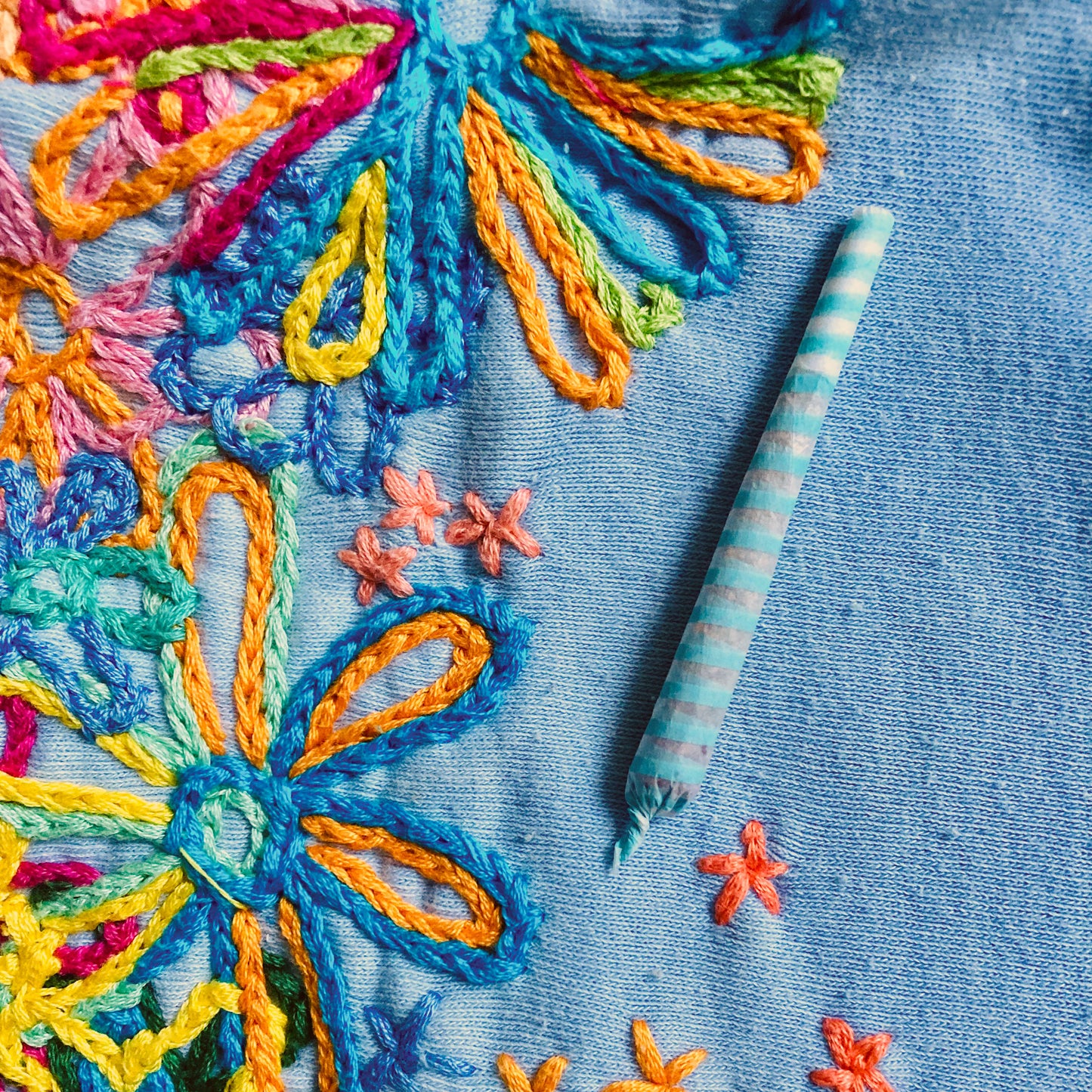 The Classic Rolling Papers: blue striped rolling papers. These designer rolling papers are girly, pretty, vegan, cute, cool, standard size, high quality, even burn, natural dyes, best tasting, slow burn.