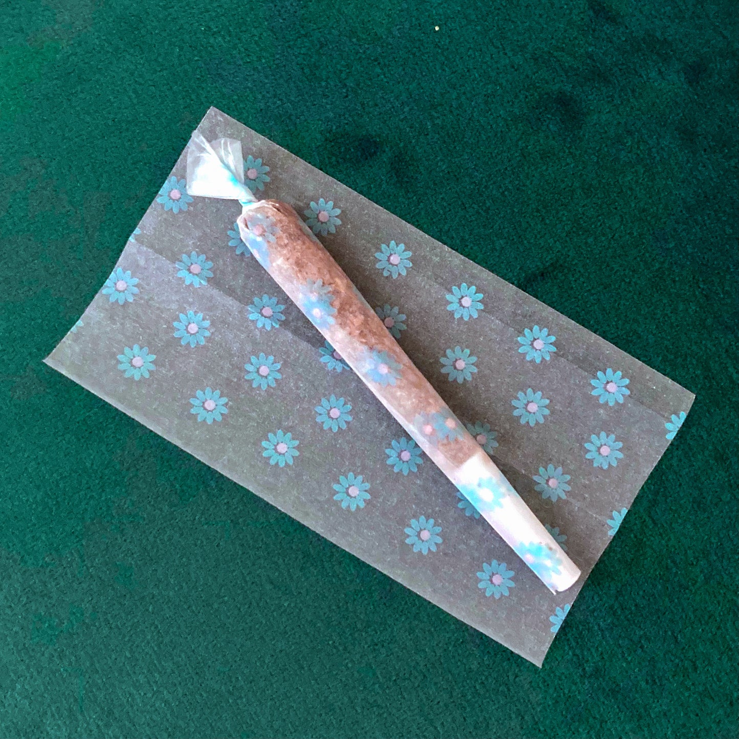Pollyanna Papers: blue floral papers. These designer rolling papers are girly, pretty, vegan, cute, cool, standard size, high quality, even burn, natural dyes, best tasting, slow burn.
