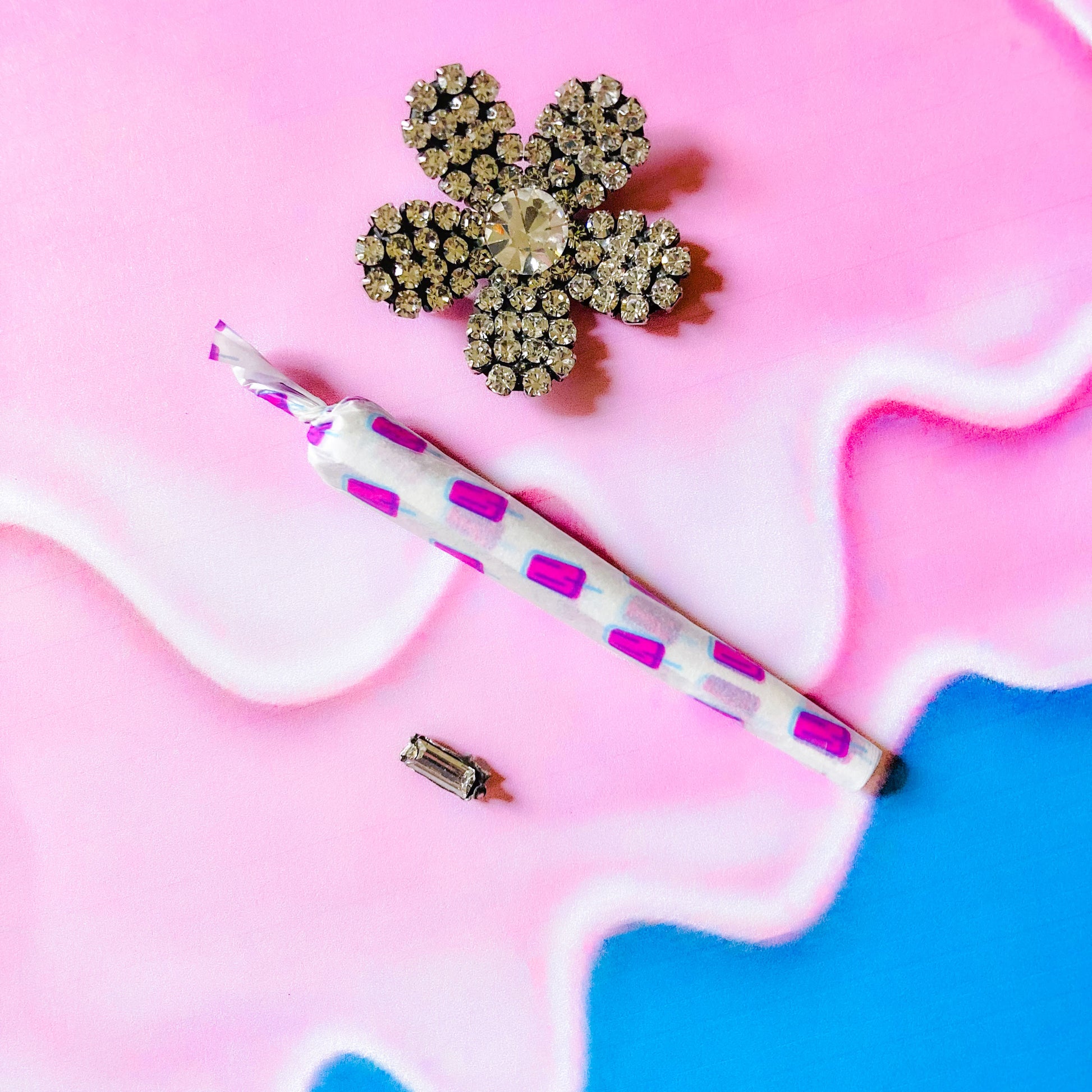 The Chick Lick Papers: popsicle patterned rolling papers. These designer rolling papers are girly, pretty, vegan, cute, cool, standard size, high quality, even burn, natural dyes, best tasting, slow burn.