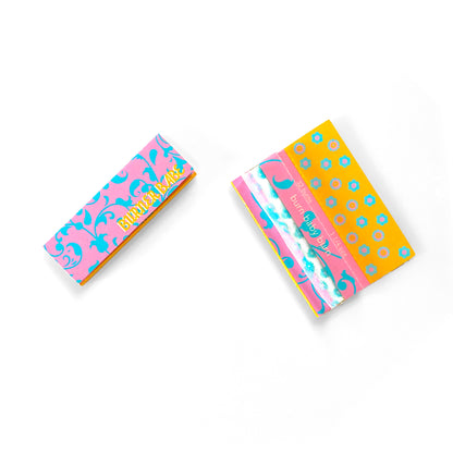 pollyanna papers, set of 10 : blue flower papers. These designer rolling papers are girly, pretty, vegan, cute, cool, standard size, high quality, even burn, natural dyes, best tasting, slow burn. 